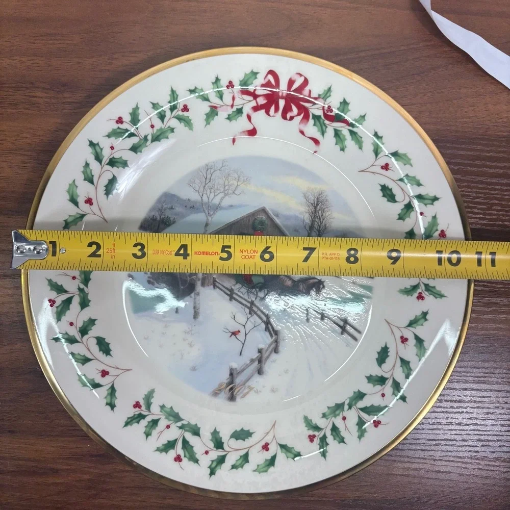 Lenox The Annual Holiday Porcelain Collector Plate With Box 10.5